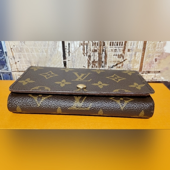 LOUIS🌻VUITTON Wallet with adjustable chain - Picture 5 of 14